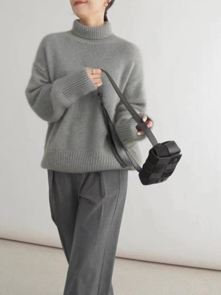 Nele | Luxe Turtleneck of Effortless Sophistication