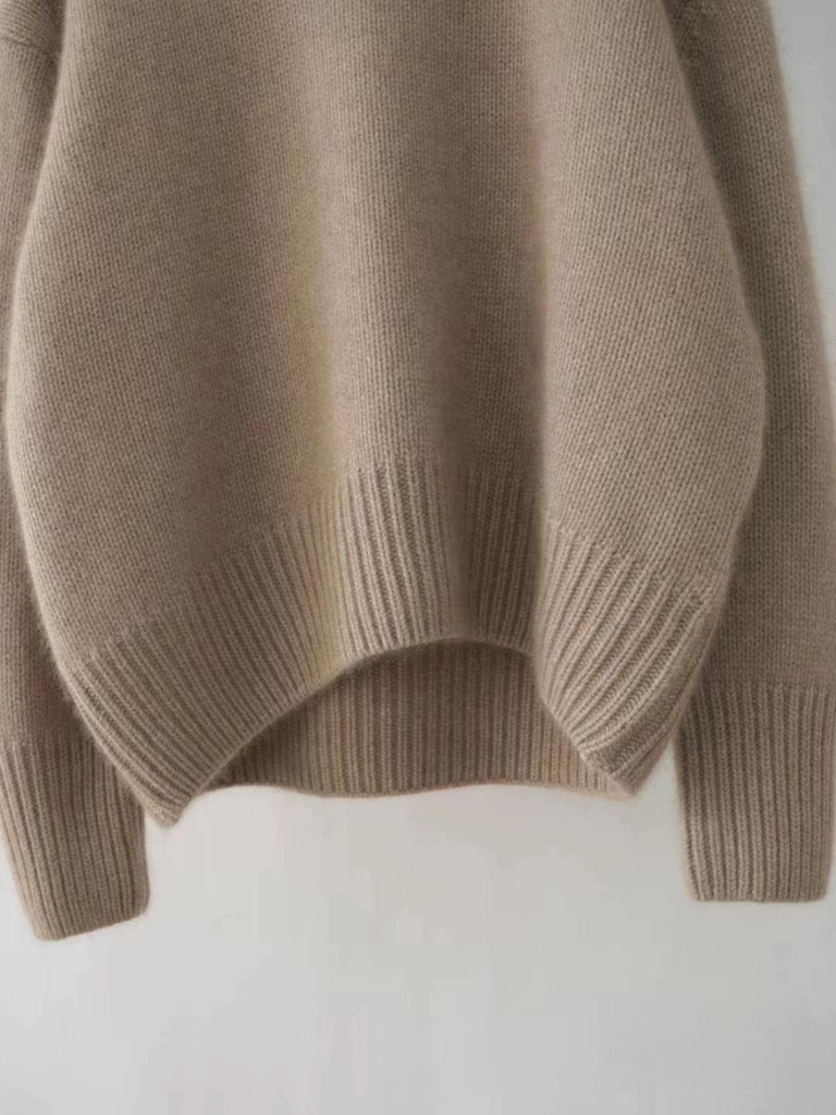 Nele | Luxe Turtleneck of Effortless Sophistication