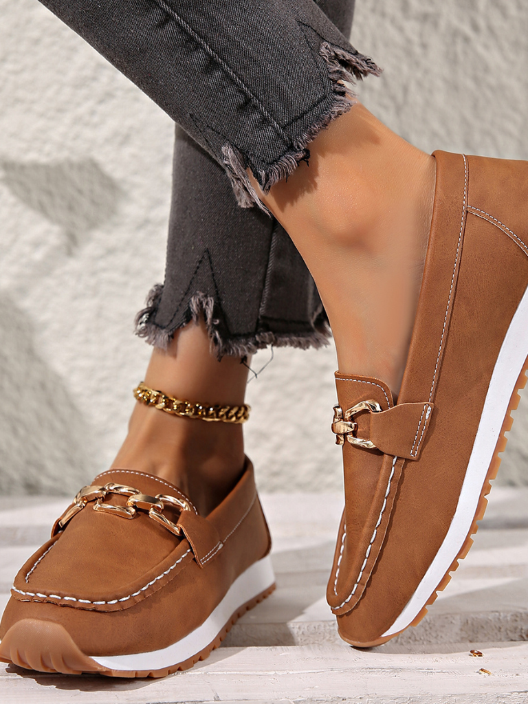 Isla | Elegance in Every Step